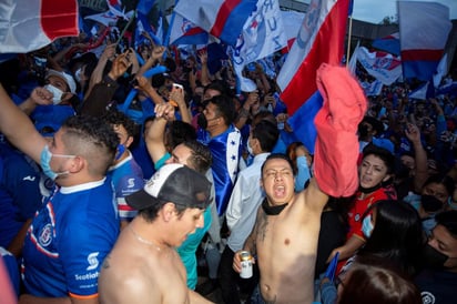 Más de mil policías de la Secretaría de Seguridad Ciudadana (SSC) serán desplegados este domingo en las inmediaciones del Estadio Azteca ubicado en la alcaldía Coyoacán, donde se llevará a cabo la final de la Liga MX entre Cruz Azul y Santos, esto con el objetivo de garantizar la seguridad de los asistentes y participantes, además de evitar la conglomeración de personas y la comisión de hechos delictivos. (ESpecial) 