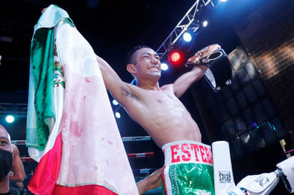 En grande fue el festejo del púgil mexicano en la capital del país. (ESPECIAL)