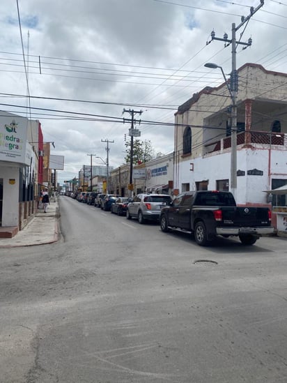 Algunas personas tardaron hasta siete horas en la fila para cruzar a Estados Unidos.