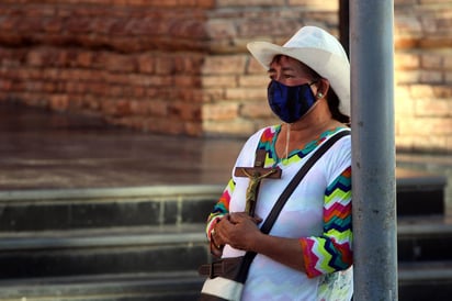 La pandemia de la COVID-19, en medio de la tercera ola de contagios que afronta Bolivia, volvió a modificar los actos religiosos de Corpus Christi de este jueves, una jornada festiva en el país en la que gran parte de las celebraciones se ha efectuado por vía telemática. (ARCHIVO) 