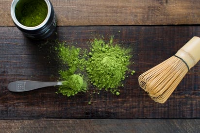 El té de matcha comenzó a aparecer en todas las cafeterías, restaurantes, fotos de Instagram y demás; y no es para menos ante las diversas aportaciones que puede hacer a la salud. (Especial) 