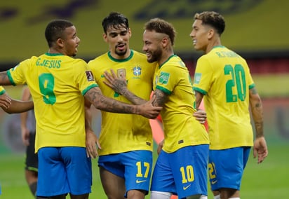 Neymar (10) anotó un tanto, en la victoria de Brasil 2-0 sobre la selección de Ecuador. (AP)