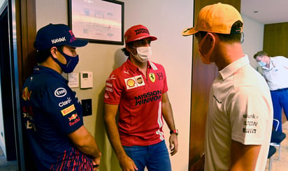 El mexicano Sergio Pérez (Red Bull), que saldrá sexto en el Gran Premio de Azerbaiyán, el sexto del Mundial de Fórmula Uno, manifestó en el circuito urbano de Baku después de la calificación que lo que 'cuenta' es lo que pase este domingo y que 'el objetivo tiene que ser el podio'. (ARCHIVO)