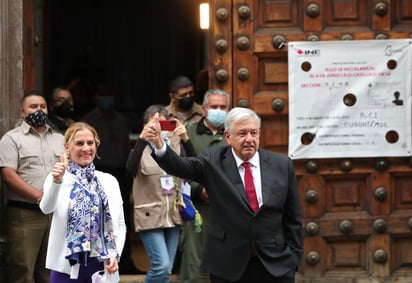 Los mexicanos eligen el domingo a toda la cámara baja del Congreso, casi la mitad de los gobernadores del país y la mayoría de los alcaldes, en una votación que determinará si el partido Morena del presidente Andrés Manuel López Obrador obtiene la mayoría legislativa necesaria para continuar con su “Cuarta transformación” de México. (EFE)
