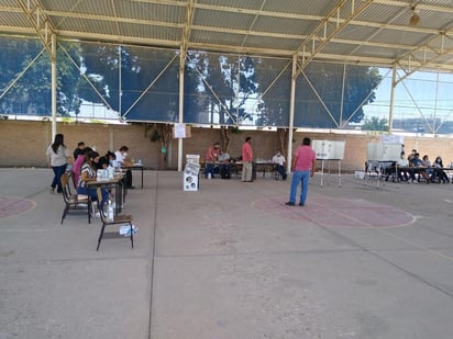 Sánchez Ángeles destacó que este domingo hay una mayor participación ciudadana a la que se registró en las elecciones de octubre del año pasado por lo que esperan que la asistencia de votantes rebase el 50 por ciento en la entidad.
(EL SIGLO DE TORREÓN)