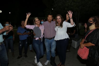 Alejandra del Valle, Ofelia Rentería y Eduardo García, candidatos por los Distritos X, XI y XII, aseguraron que de acuerdo a sus conteos, la ventaja es irreversible. (EL SIGLO DE TORREÓN)