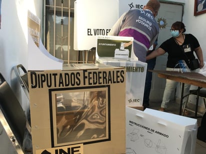 El Instituto Nacional Electoral (INE) señaló que se concluyó con la recepción del 100 por ciento de los paquetes electorales en los siete distritos electorales de Coahuila y ya se encuentran resguardados en las bodegas de los comités, selladas y en espera de los cómputos distritales, que se realizarán el miércoles.
(EL SIGLO DE TORREÓN)