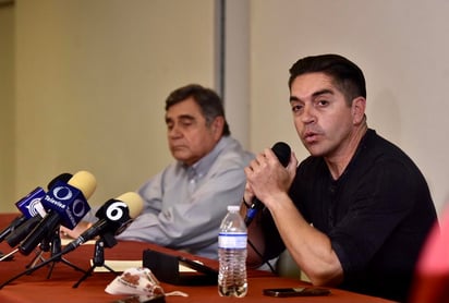 En rueda de prensa, Salazar Fernández dijo que asume la derrota como propia, pues hizo campaña para su padre. (ÉRICK SOTOMAYOR)