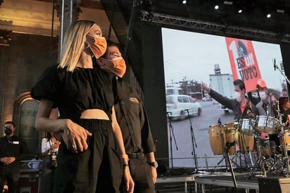 Celebró la noche de ayer con más de 50 mil asistentes en la Macroplaza de Monterrey. (ESPECIAL)