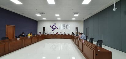 En el caso del IEC, en Torreón se contempla volver a contar 472 paquetes de los 889 que conformaron la elección en total. En Matamoros serán 61, 15 en Viesca, 94 en San Pedro y 27 en Francisco I. Madero.
(TWITTER)