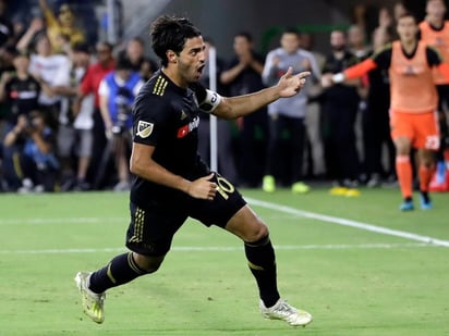 Carlos Vela y lo mejor de la MLS se medirán a las estrellas de la Liga MX el próximo 25 de agosto; de momento el duelo solo está planeado para este año. (ARCHIVO)