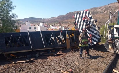 En entrevista, Juan Antonio Caldera Alaniz, coordinador estatal de Protección Civil, precisó que este hecho ocurrió a la altura del fraccionamiento Tahona, una zona habitacional cercana a las vías férreas, sobre el kilómetro 699+800.
