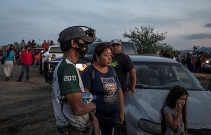 El cuerpo de Leopoldo Méndez Sánchez, el sexto minero rescatado de la mina de Rancherías en el municipio de Múzquiz, Coahuila, fue despedido y enterrado la tarde del jueves entre gritos y lamentos de su familia. (ARCHIVO)