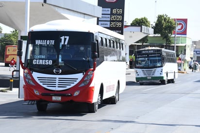 Las principales quejas de los usuarios se deben a malos tratos y modales de los choferes de autobuses. (ARCHIVO)