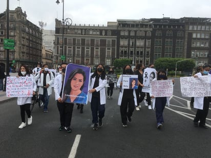 Los médicos salieron de la explanada del Hospital General tras hacer una convocatoria pública.