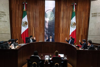 Las votaciones en el Tribunal Electoral del Poder Judicial de la Federación (TEPJF) no se sujetan, no dan cabida, ni permiten la influencia de factores externos e internos, sino que se determinan a partir de decisiones colegiadas; es decir, las resoluciones en este órgano electoral se basan en la cohesión de la mayoría de las y los magistrados, así lo afirmaron Janine Otálora, Felipe Fuentes, Felipe de la Mata, Reyes Rodríguez e Indalfer Infante. (ARCHIVO)