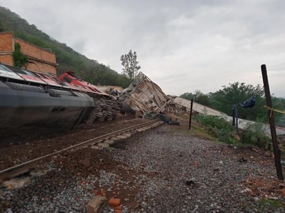 La Secretaría de Comunicaciones y Transportes (SCT) junto con la Agencia Reguladora de Transporte Ferroviario (ARTF) crearon la Comisión Investigadora para determinar causas y factores que ocasionaron el siniestro ocurrido la madruga de este martes en el municipio de Tala, Jalisco. (TWITTER)