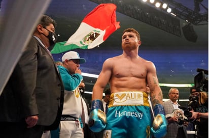 La leyenda panameña del boxeo Roberto 'Manos de Piedra' Durán dijo este miércoles que, libra por libra, el mexicano Saúl 'Canelo' Álvarez es el mejor campeón del momento, una 'verdad' que, afirmó, no le gusta a los mexicanos. (ARCHIVO)
