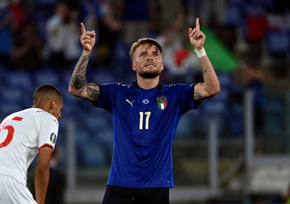 El italiano Ciro Immobile celebra su gol en el duelo por el Grupo A de la Euro 2020 ante Suiza, el miércoles 16 de junio de 2021, en Roma. (Andreas Solaro/Pool Photo via AP)