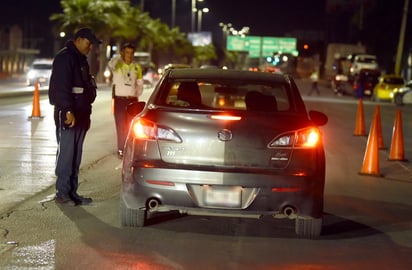 El director de Tránsito y Vialidad de Torreón, Alejandro Gutiérrez Zamudio, opinó ayer que los operativos de alcoholemia ya no son tan eficaces debido a que ciudadanos se avisan por redes sociales. (ARCHIVO)