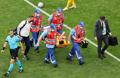 Mario Fernandes sufrió una aparatosa caída en el duelo de ayer ante Finlandia y permanecerá bajo observación médica. (AP)