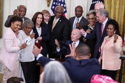 'Juneteenth' conmemora la fecha en la que más de 250 mil esclavos negros recibieron por primera vez la noticia de que eran libres. (EFE) 