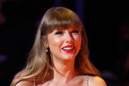  'Red', editado originalmente en 2012, será el próximo disco que Taylor Swift publicará de nuevo, completamente regrabado, para recuperar la propiedad intelectual de su música después de que los derechos de sus primeros trabajos hayan terminado en manos de un fondo de inversión ajeno a la artista. (ARCHIVO)
 