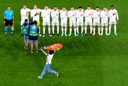 Viktor Orban, primer ministro populista de Hungría, sabe explotar el futbol para promover causas derechistas y ahora impulsó una ley relacionada con la comunidad LGBT que transformó el Campeonato Europeo en escenario de su batalla en contra de los valores liberales de Europa.