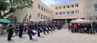 Autoridades de los tres niveles de gobierno y elementos de las corporaciones se reunieron en la explanada del Edificio de Seguridad Pública del estado para dar el último adiós a los policías metropolitanos que fueron víctimas de desaparición forzada y ejecución en los límites de San Luis Potosí y Zacatecas. (ESPECIAL)