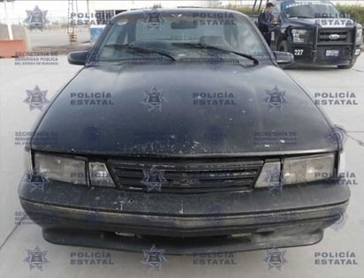 La unidad asegurada es un Chevrolet Cavalier modelo 1990 de color negro, que circulaba a exceso de velocidad. (EL SIGLO DE TORREÓN)