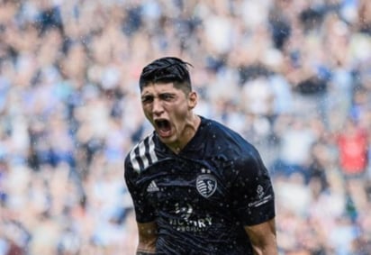 Este sábado se enfrentaron los mexicanos Alan Pulido con Sporting Kansas City y Carlos Vela con Los Ángeles FC en partido de la MLS. (ESPECIAL)
