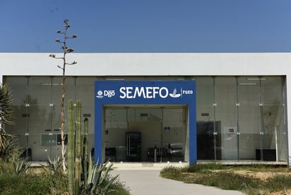 El cuerpo fue llevado a las instalaciones del Servicio Médico Forense (Semefo) para realizarle la necropsia de rigor. (EL SIGLO DE TORREÓN)