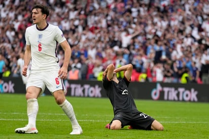 La pasión de Inglaterra compensó sus carencias futbolísticas y llevó a la selección a imponerse con claridad por dos goles a cero a una Alemania que nunca demostró el brío ni la fe necesarios para contestar la energía de los anfitriones. (AP)
