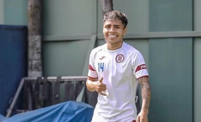 Luego de que fue confirmada la estancia y compra de la carta de Ignacio Rivero por Cruz Azul para dos años más, la negociación se habría logrado solamente después de que Cruz Azul aceptó la inclusión en el trato de Misael Domínguez, quien fue petición de Robert Dante Siboldi. (ESPECIAL) 
