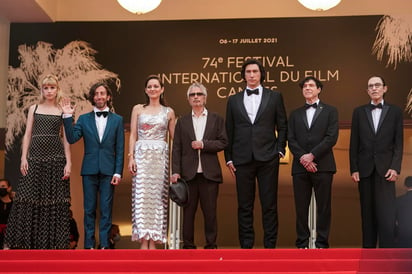 La primera alfombra roja de Cannes, pistoletazo de salida a la 74 edición del festival, salió este martes del letargo al que le obligó la pandemia con invitados ilustres como el director español Pedro Almodóvar, la actriz francesa Marion Cotillard y el estadounidense Adam Driver. (AP)
