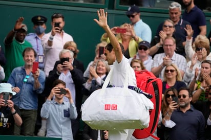 Roger Federer se despidió de Wimbledon, puede que por última vez. En uno de sus peores partidos desde que volvió de la lesión, el suizo sucumbió ante el polaco Hubert Hurkacz (6-3, 7-6 (4) y 6-0), en su primera derrota en tres sets en el All England Club en 19 años.