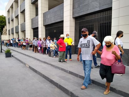 'Envejece' la población en la Zona Metropolitana de La Laguna. En los últimos 10 años, hay una disminución de niños y jóvenes, mientras que los adultos jóvenes y los adultos mayores se han incrementado, de acuerdo a los censos del Instituto Nacional de Estadística y Geografía (Inegi). (ARCHIVO)