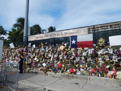 Los equipos de búsqueda de víctimas bajo los escombros de un edificio derrumbado en Surfside (Miami-Dade) hallaron en las últimas horas el cadáver de una persona y la cifra de fallecidos se elevó así a 95, anunciaron este martes las autoridades. (ARCHIVO) 
