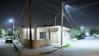 Colonos de El Chamizal, en San Pedro, ya cuentan con mejor alumbrado público. (EL SIGLO DE TORREÓN) 