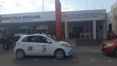 A bordo de un taxi fue trasladado el hombre a la Cruz Roja.