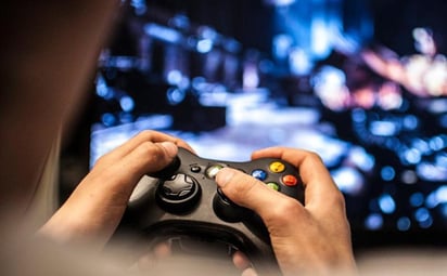 en China están convencidos de que la mejor manera de evitar una conducta es prohibirla, la compañía Tencent está implementando un sistema de reconocimiento facial para evitar que las personas menores de 18 años jueguen videojuegos en las noches. (ESPECIAL) 