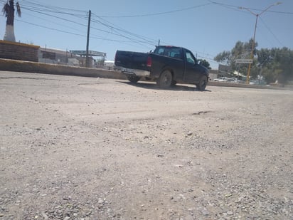 En prácticamente toda la carretera ya no hay pavimento. (EL SIGLO DE TORREÓN) 