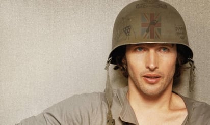 El cantante, James Blunt, anunció su álbum especial de grandes éxitos, The Stars Beneath My Feet (2004-2021) –disponible el 19 de noviembre- junto con una gran gira por el Reino Unido para 2022 en la que el artista celebrará canciones que abarcan una carrera de 17 años. (ESPECIAL)
