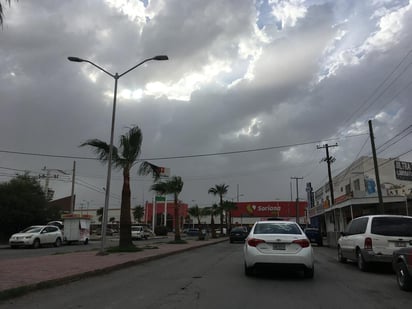 De parte de la Unidad Municipal de Protección Civil se informó que, a diferencia de lo ocurrido con otras lluvias en julio, este día no hubo mayores concentraciones de agua pluvial en los cruceros y rúas de principal circulación vehicular, tampoco encharcamientos de consideración en colonias.
(ARCHIVO)