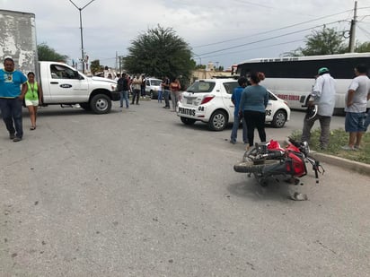 En el accidente resultaron lesionados dos adultos identificados como Jonatan y Elizabeth de 27 y 22 años de edad, así como una menor del sexo femenino de seis años y un masculino de apenas un año de edad.
(EL SIGLO DE TORREÓN)