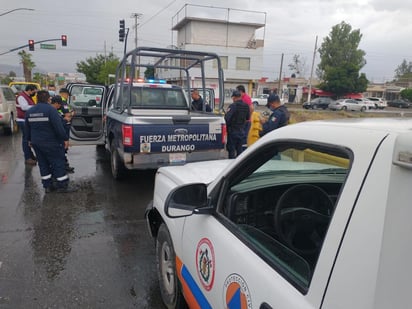 De inmediato hasta el lugar acudieron los agentes preventivos de la Dirección de Seguridad y Protección Ciudadana de Gómez Palacio así como elementos del cuerpo de Bomberos y personal de la unidad de Protección Civil.
(EL SIGLO DE TORREÓN)