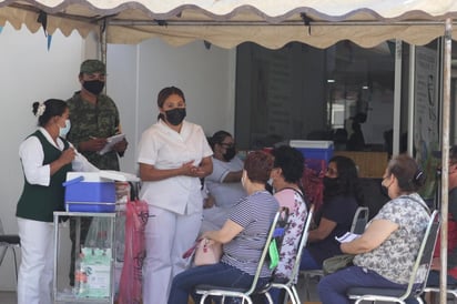 El Ayuntamiento de Lerdo anunció que del 23 al 27 de julio comenzará la aplicación de la vacuna contra COVID, para los mayores de 30 y 40 años, mujeres embarazadas y rezagados. (ARCHIVO)