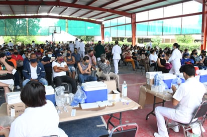 Ante la probabilidad de lluvias, Bienestar Social en La Laguna asegura que están preparados en las sedes de vacunación. (FERNANDO COMPEÁN)