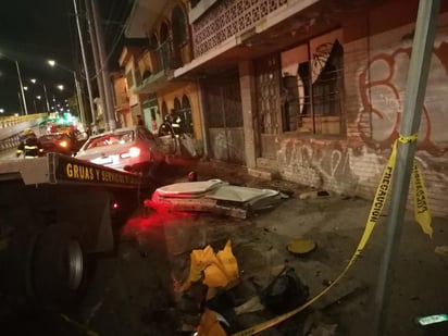  Fue durante este mismo viernes en la madrugada que se registró el más reciente accidente relacionado al consumo de alcohol, cuando una joven de 19 años de edad chocó dos veces su vehículo de lujo en áreas del primer cuadro de Torreón. (EL SIGLO DE TORREÓN)