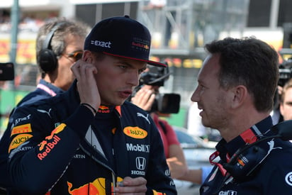 El director de la escudería Red Bull, Christian Horner, sigue molesto por el choque que sacó a su piloto Max Verstappen, actual líder de la Fórmula Uno, del Gran Premio Británico el pasado fin de semana, lo que permitió que Lewis Hamilton acortara distancia con el líder del campeonato a ocho puntos. (ARCHIVO)